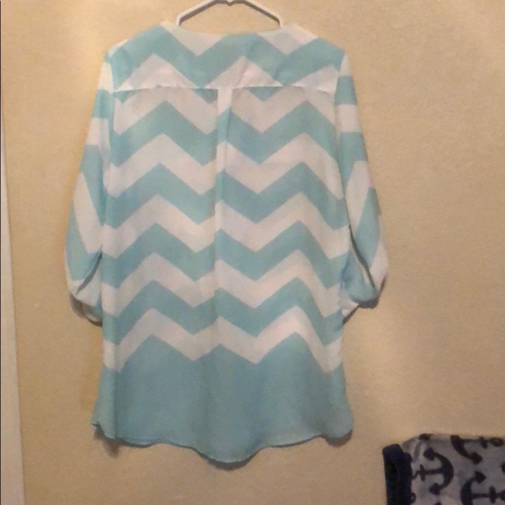100% polyester exclusive of trims - Picture 2 of 3